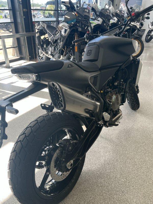2024 HUSQVARNA SVARTPILEN 801 ROAD