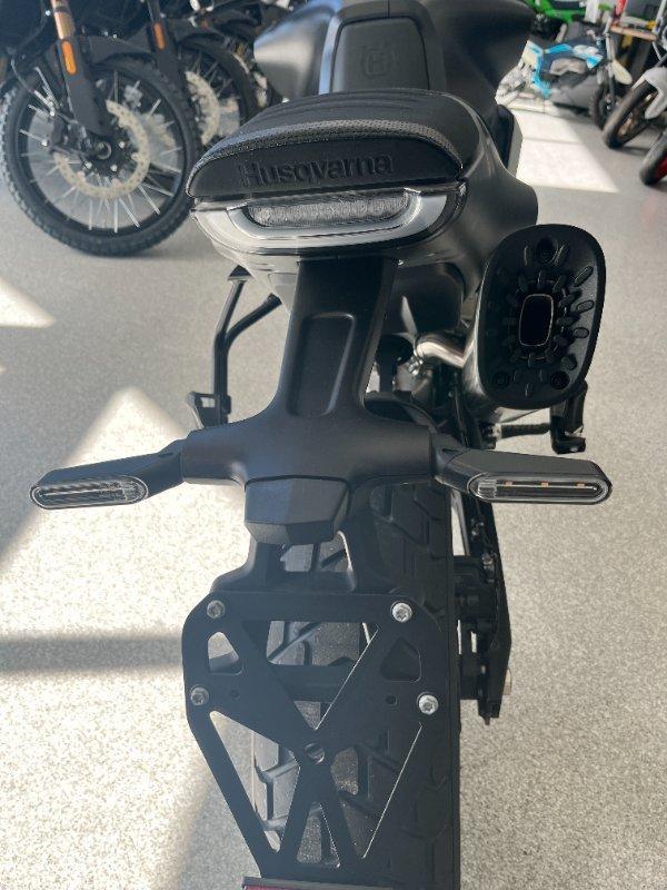 2024 HUSQVARNA SVARTPILEN 801 ROAD