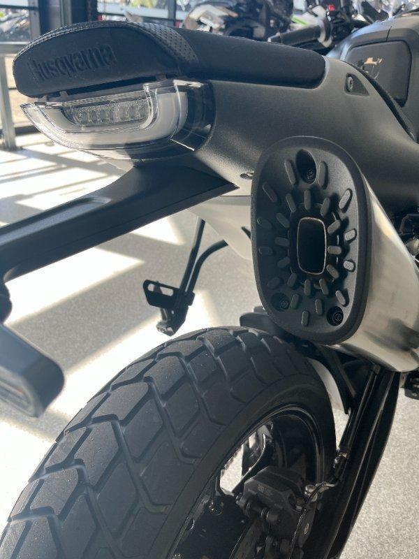 2024 HUSQVARNA SVARTPILEN 801 ROAD