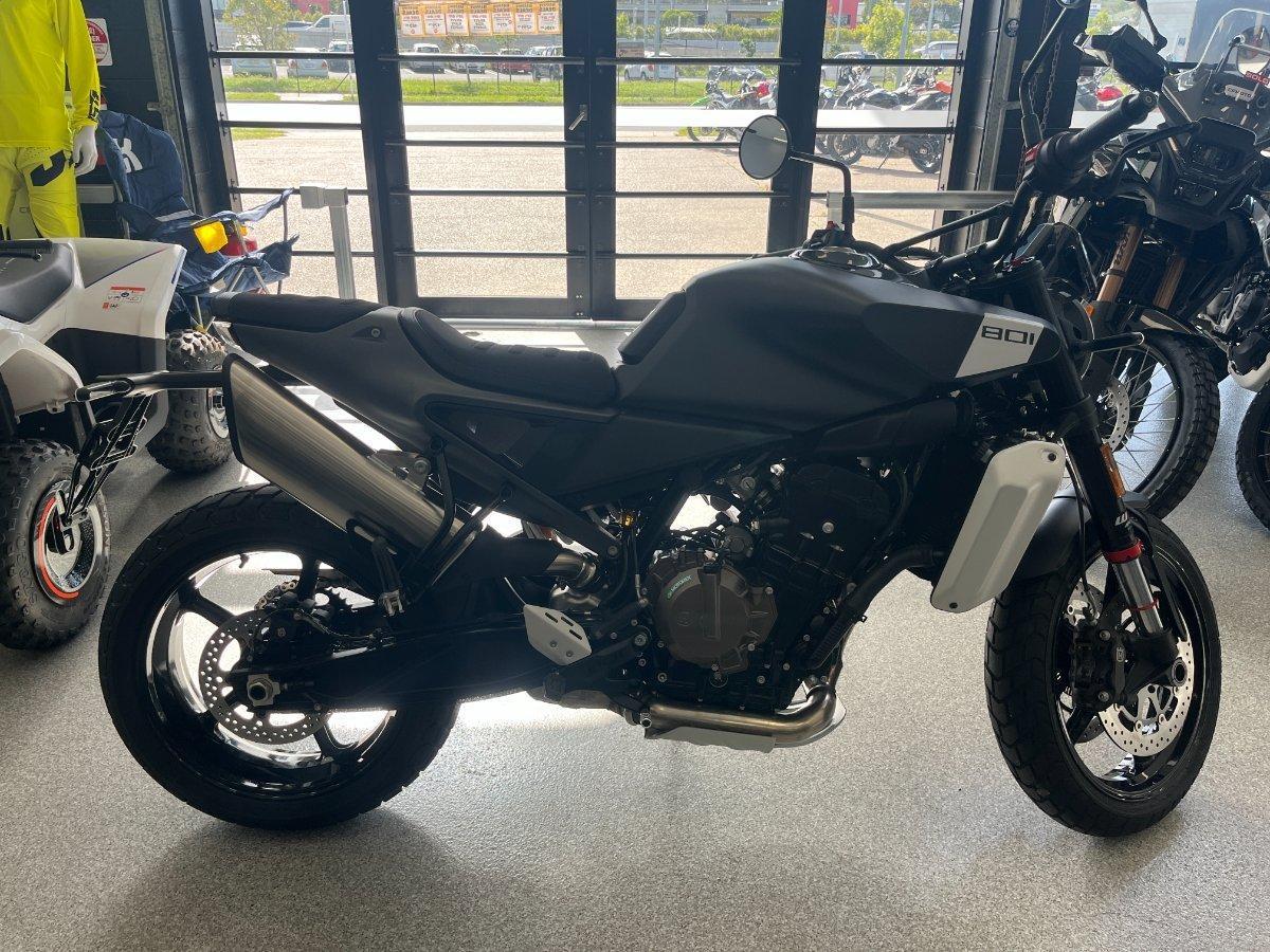 2024 HUSQVARNA SVARTPILEN 801 ROAD