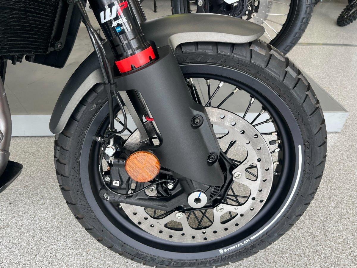 2025 HUSQVARNA SVARTPILEN 401 ROAD