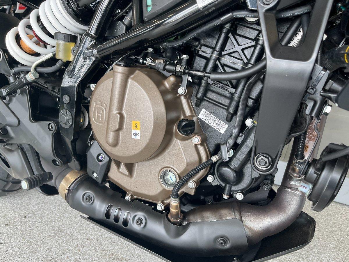 2025 HUSQVARNA SVARTPILEN 401 ROAD