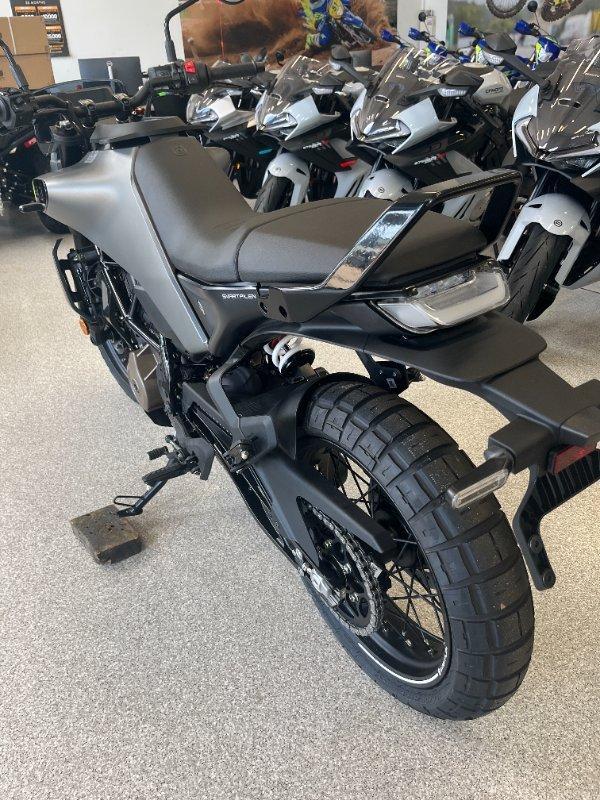 2025 HUSQVARNA SVARTPILEN 401 ROAD
