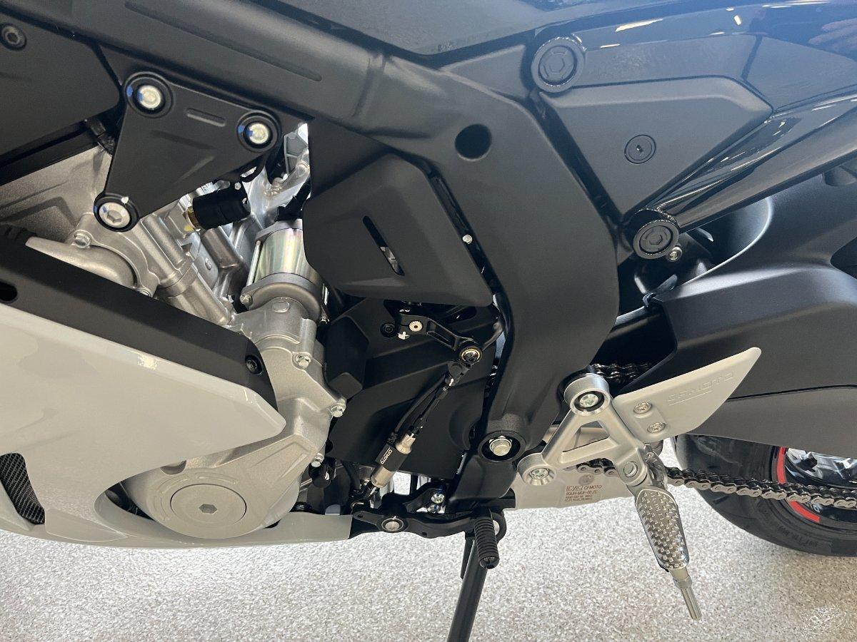 2025 CF MOTO 675 SR-R SPORTS