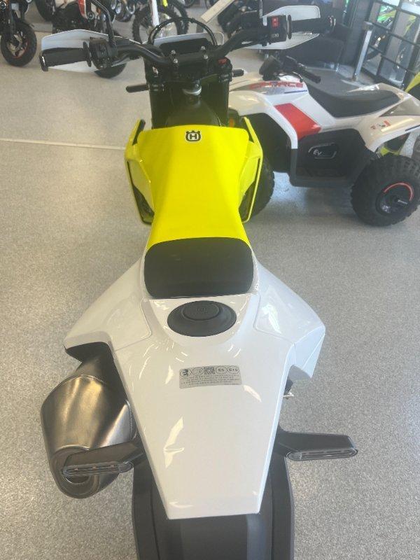2025 HUSQVARNA 701 SUPERMOTO SUPERMOTARD