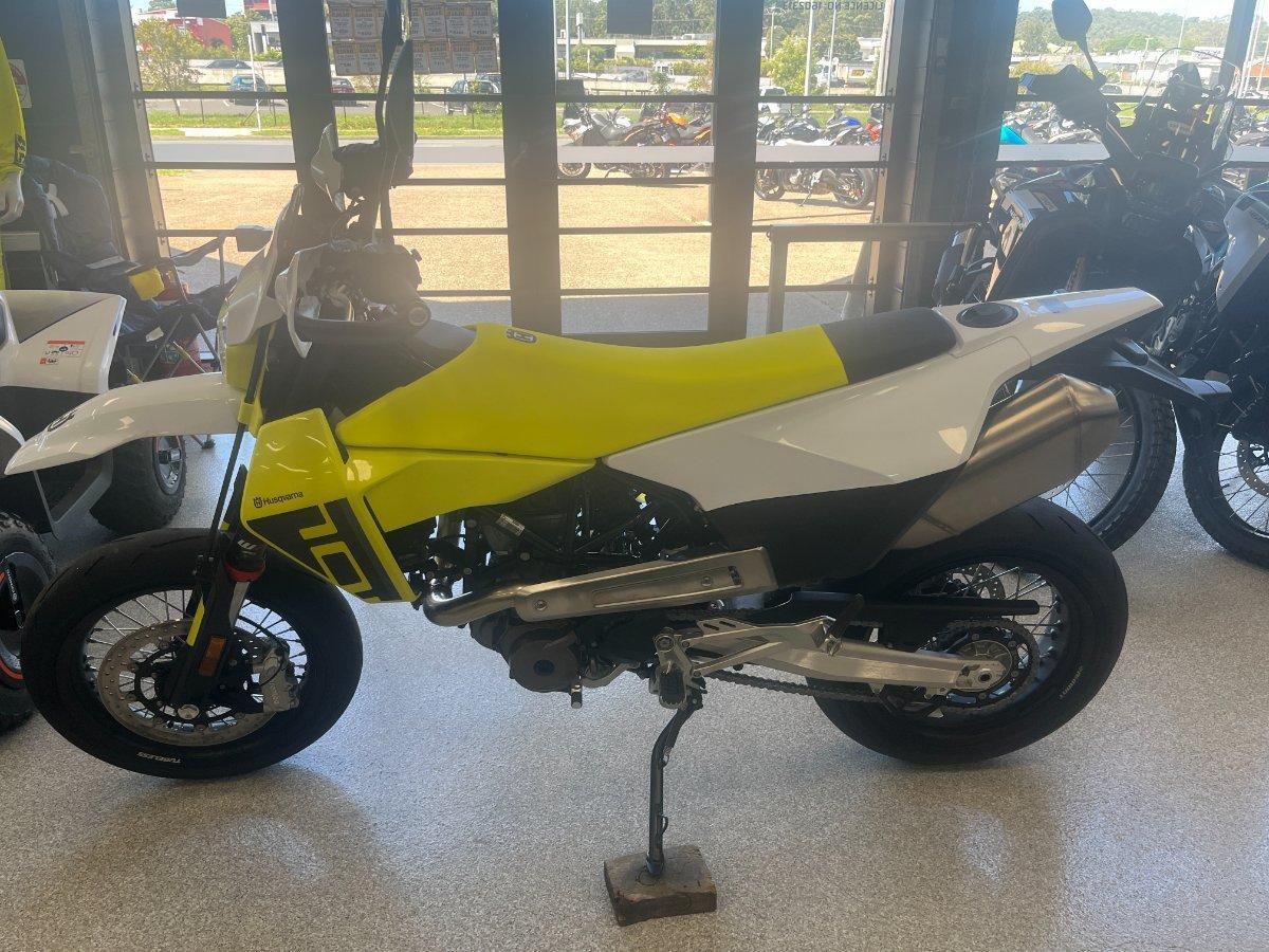 2025 HUSQVARNA 701 SUPERMOTO SUPERMOTARD