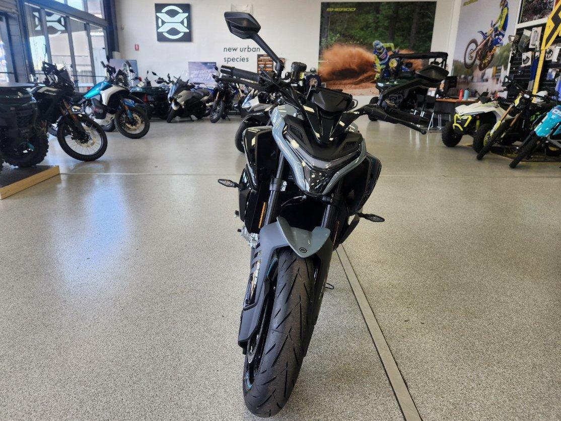 2026 CFMOTO 675 NK ROAD