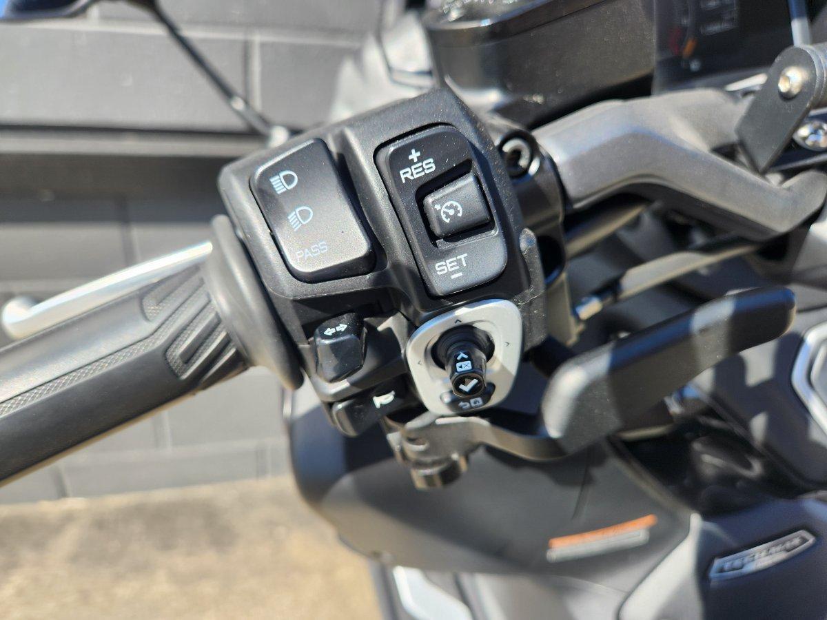 2024 YAMAHA TMAX 560 (ABS) SCOOTER