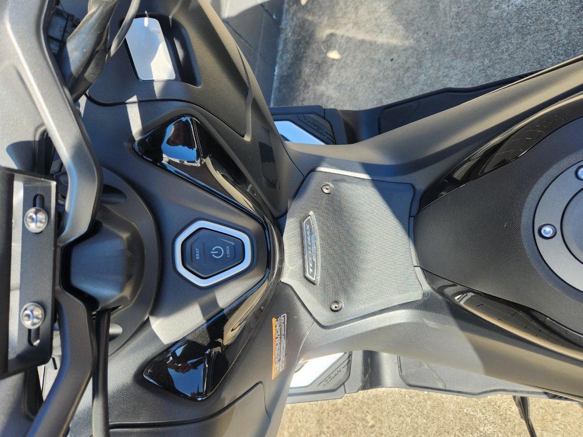 2024 YAMAHA TMAX 560 (ABS) SCOOTER