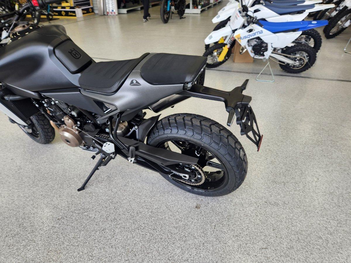 2025 HUSQVARNA SVARTPILEN 801 ROAD