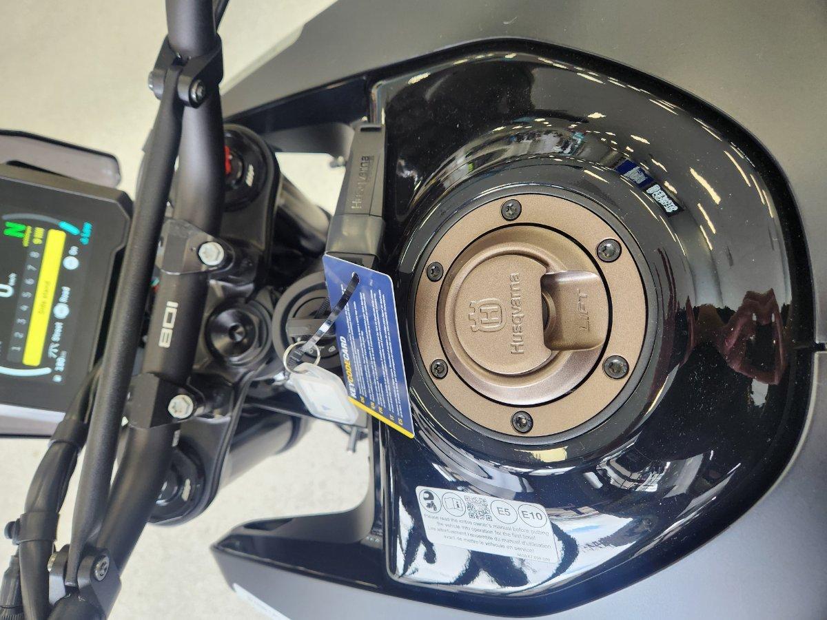 2025 HUSQVARNA SVARTPILEN 801 ROAD