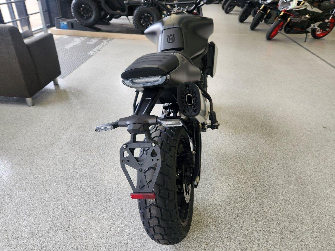 2025 HUSQVARNA SVARTPILEN 801 ROAD
