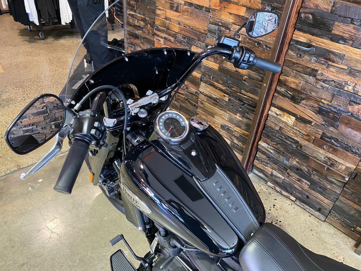 2022 HARLEY-DAVIDSON FLHCS HERITAGE CLASSIC 114 CRUISER