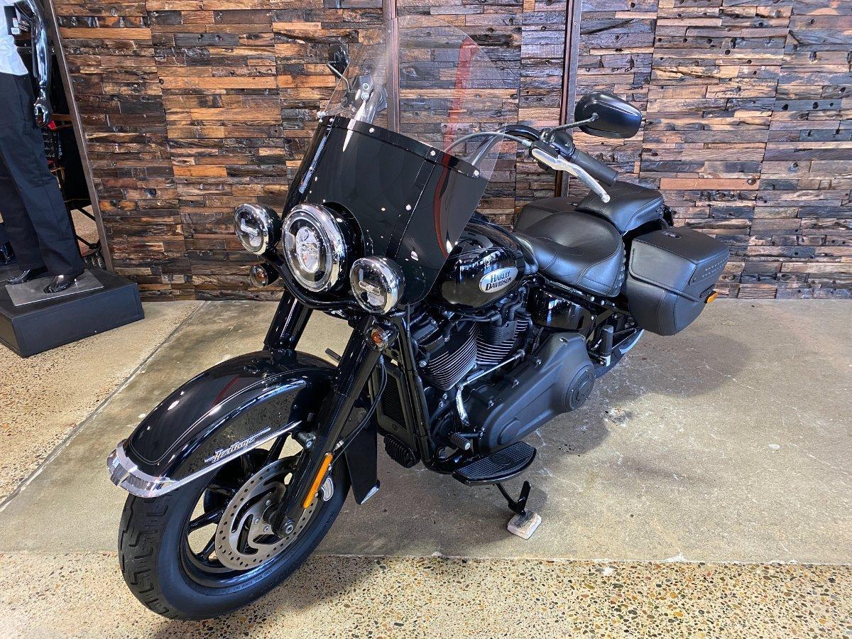 2022 HARLEY-DAVIDSON FLHCS HERITAGE CLASSIC 114 CRUISER