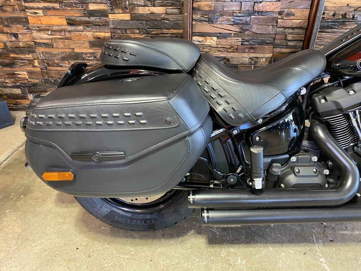 2022 HARLEY-DAVIDSON FLHCS HERITAGE CLASSIC 114 CRUISER