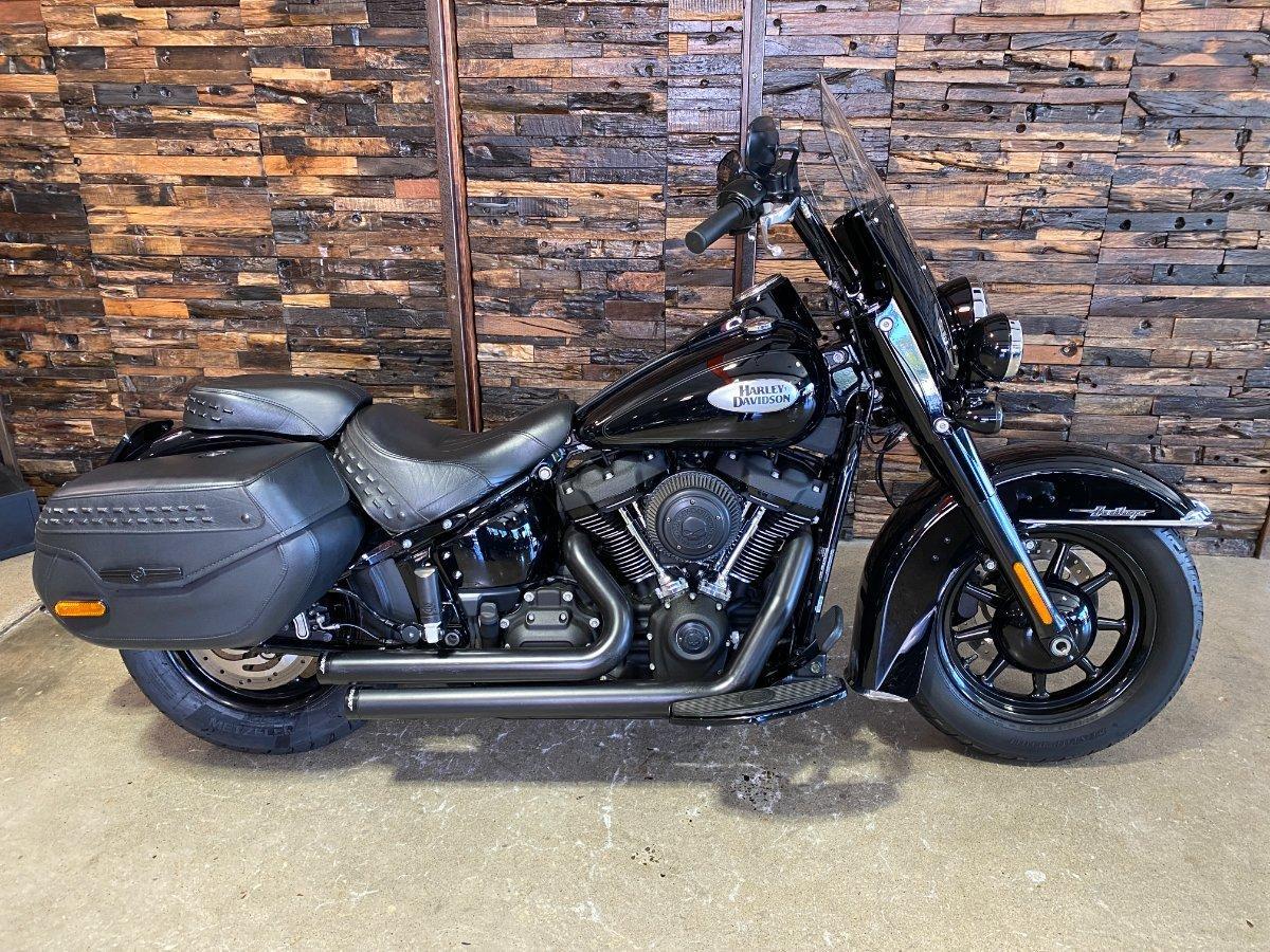 2022 HARLEY-DAVIDSON FLHCS HERITAGE CLASSIC 114 CRUISER