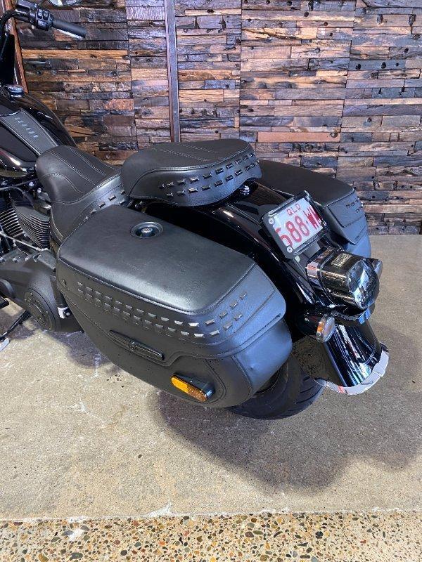 2022 HARLEY-DAVIDSON FLHCS HERITAGE CLASSIC 114 CRUISER