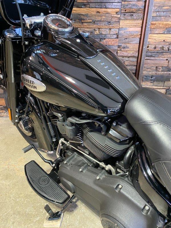 2022 HARLEY-DAVIDSON FLHCS HERITAGE CLASSIC 114 CRUISER