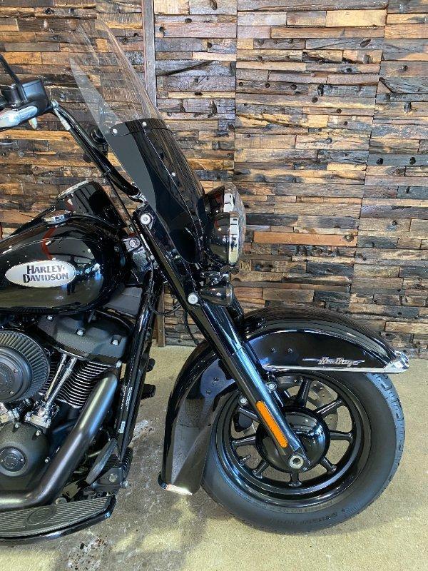 2022 HARLEY-DAVIDSON FLHCS HERITAGE CLASSIC 114 CRUISER