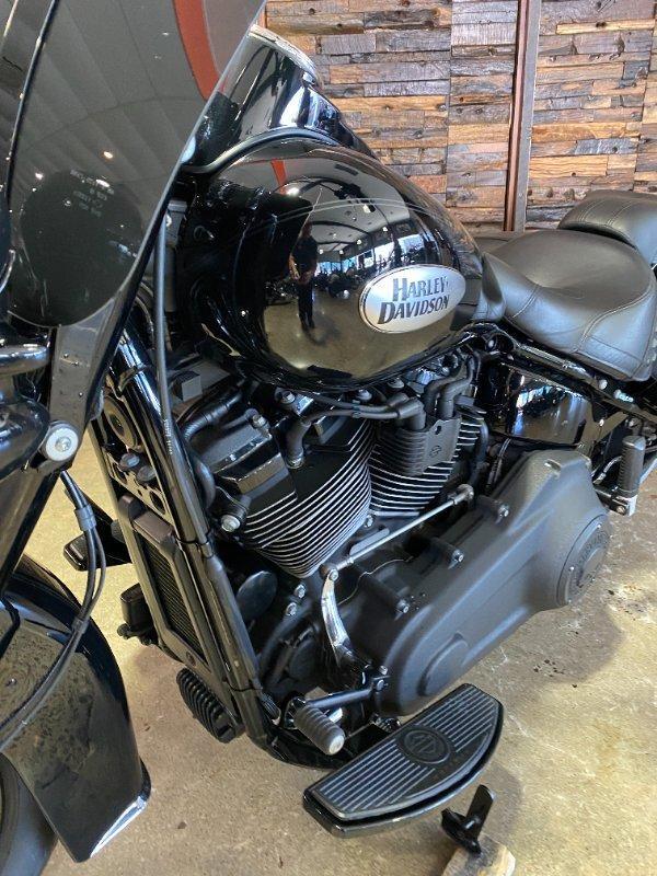 2022 HARLEY-DAVIDSON FLHCS HERITAGE CLASSIC 114 CRUISER