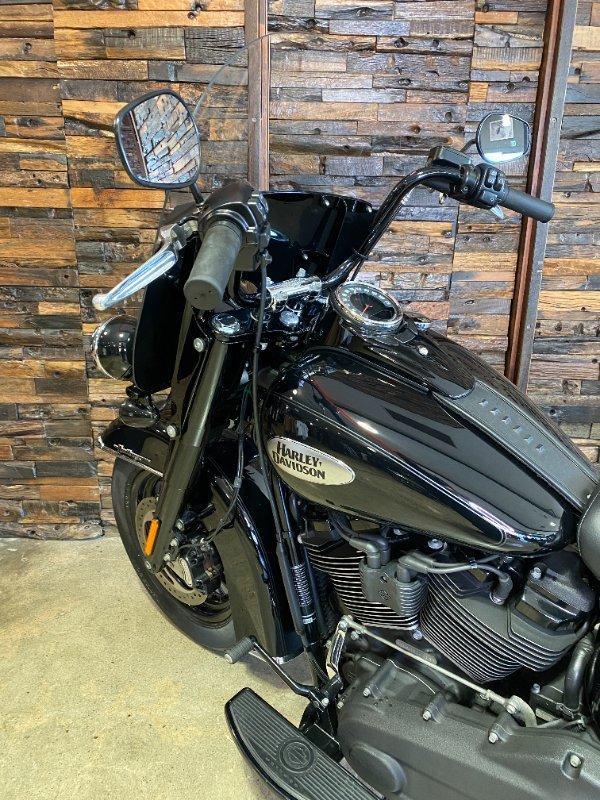 2022 HARLEY-DAVIDSON FLHCS HERITAGE CLASSIC 114 CRUISER