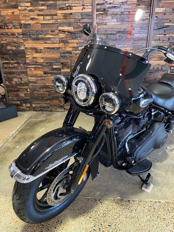 2022 HARLEY-DAVIDSON FLHCS HERITAGE CLASSIC 114 CRUISER
