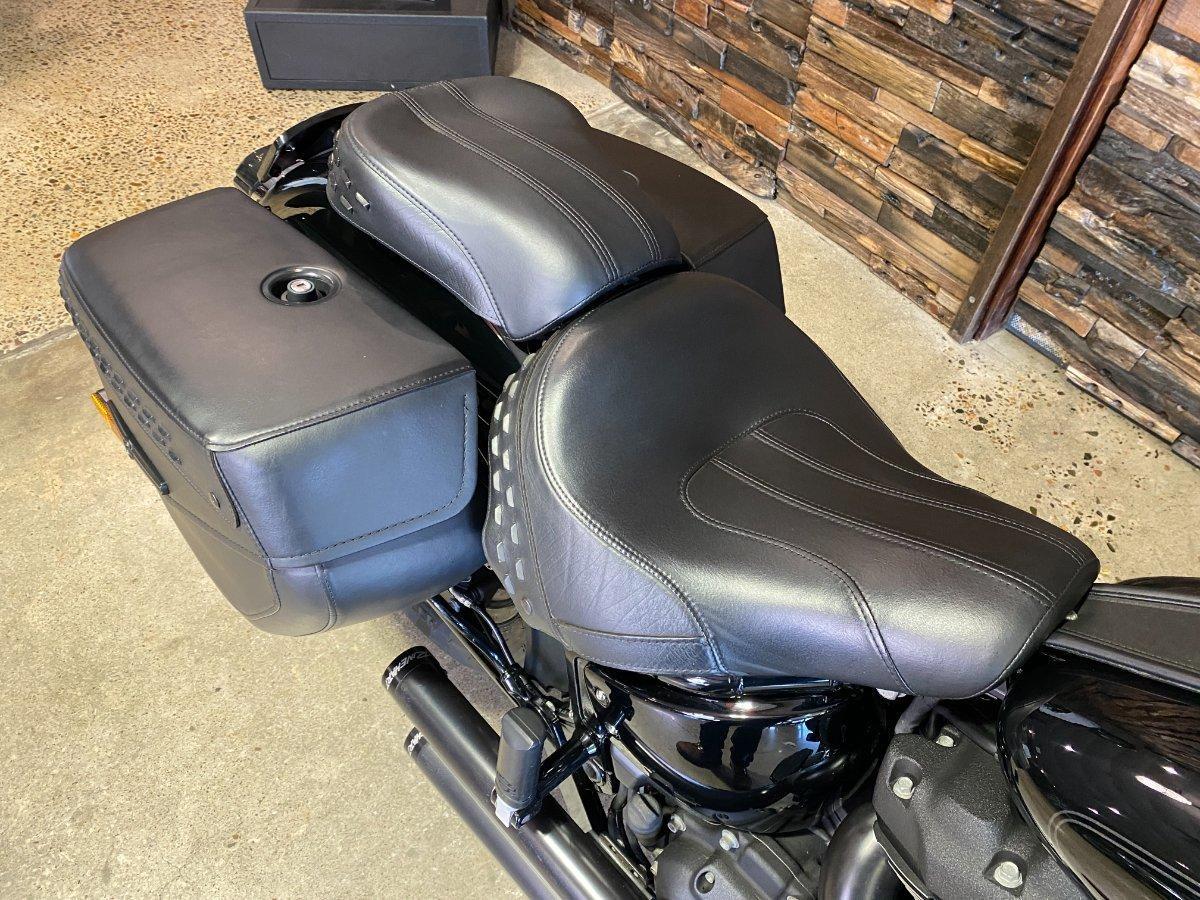 2022 HARLEY-DAVIDSON FLHCS HERITAGE CLASSIC 114 CRUISER