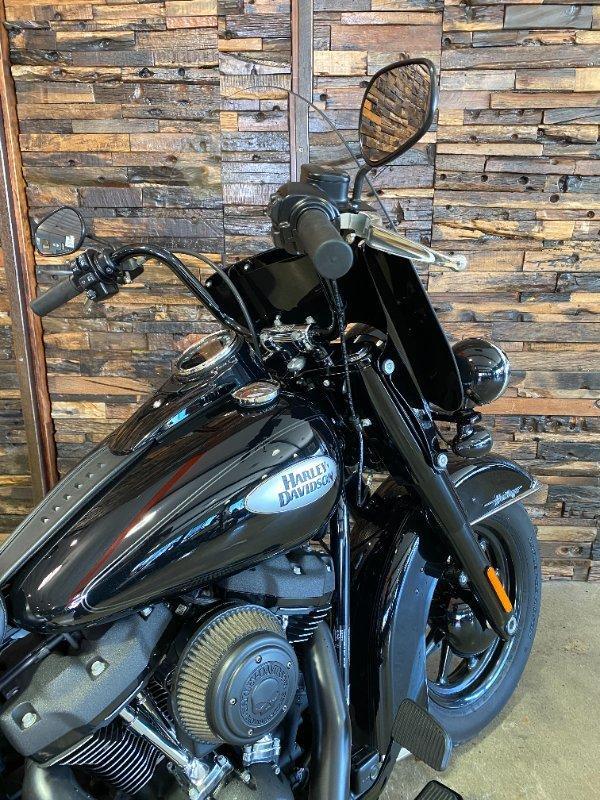 2022 HARLEY-DAVIDSON FLHCS HERITAGE CLASSIC 114 CRUISER