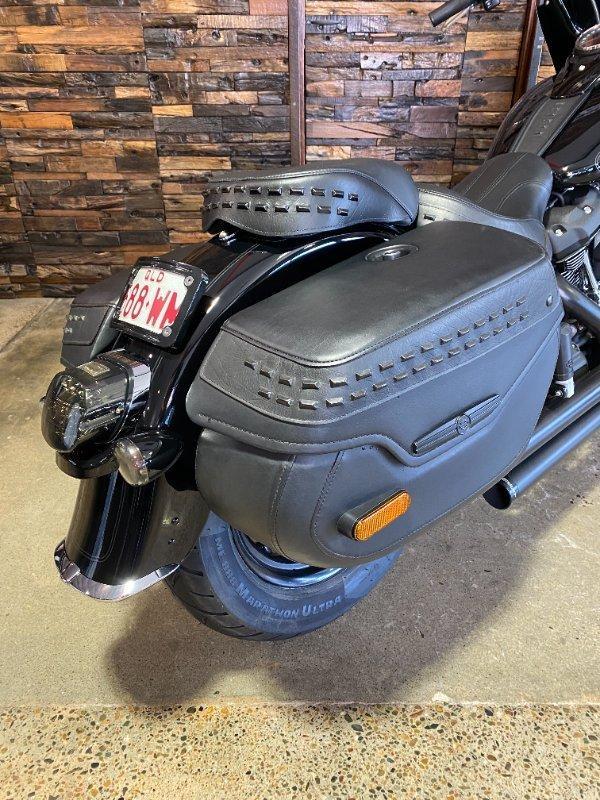 2022 HARLEY-DAVIDSON FLHCS HERITAGE CLASSIC 114 CRUISER