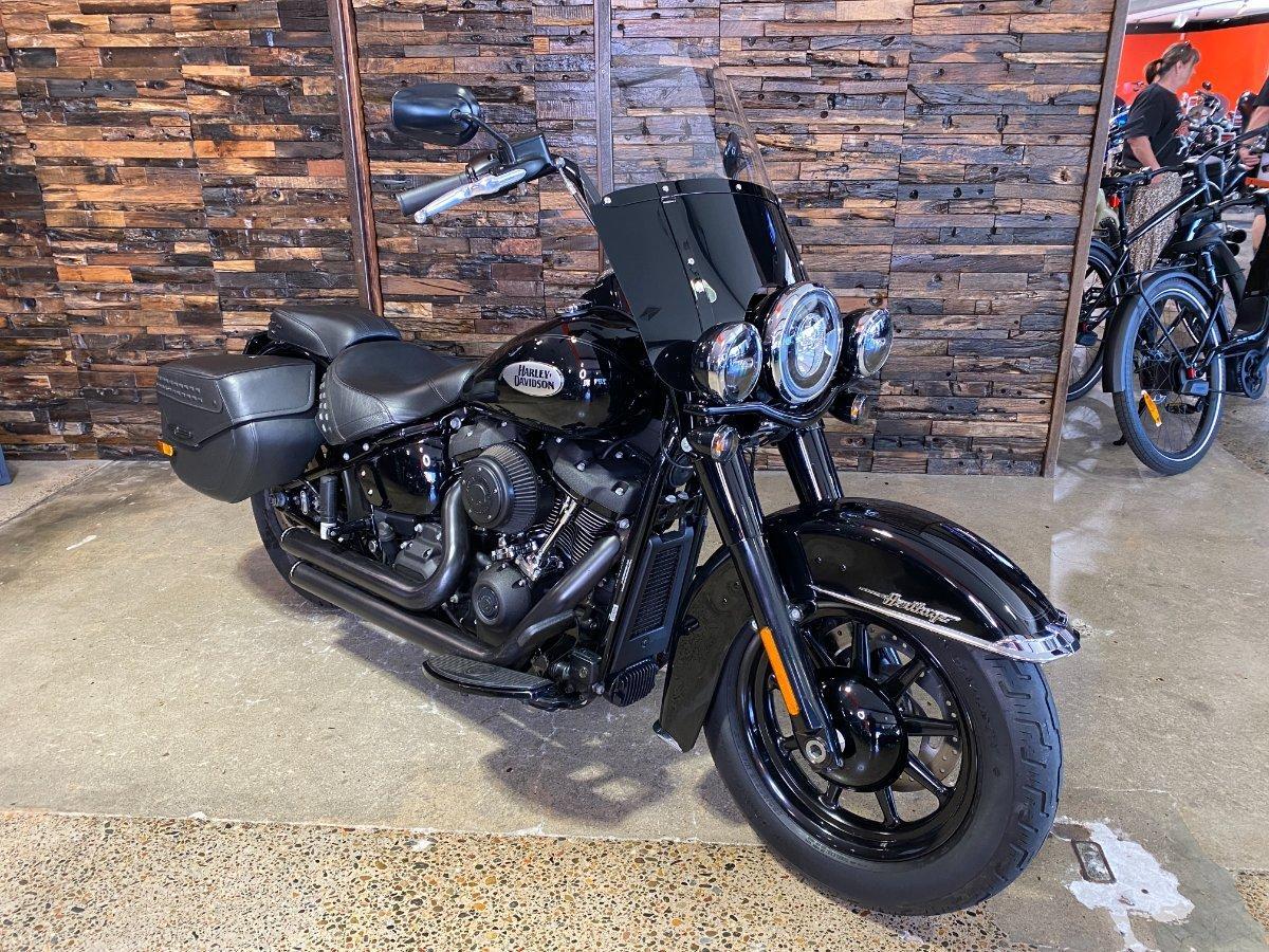 2022 HARLEY-DAVIDSON FLHCS HERITAGE CLASSIC 114 CRUISER