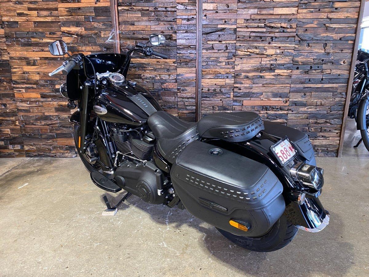 2022 HARLEY-DAVIDSON FLHCS HERITAGE CLASSIC 114 CRUISER