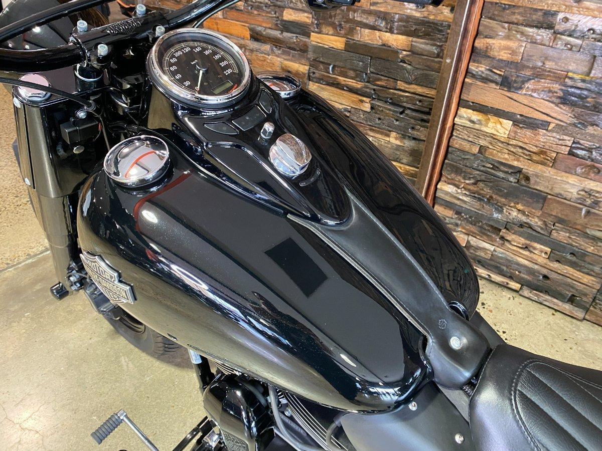 2017 HARLEY-DAVIDSON FLSS SOFTAIL SLIM S CRUISER