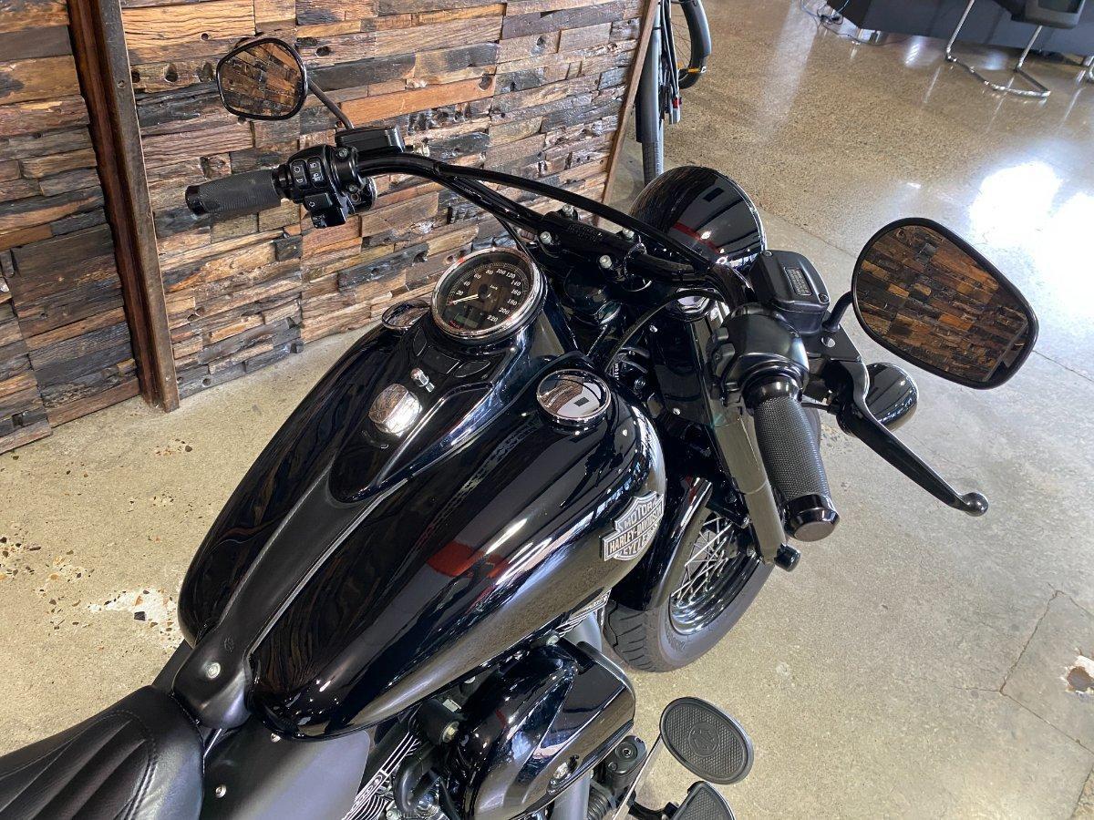 2017 HARLEY-DAVIDSON FLSS SOFTAIL SLIM S CRUISER