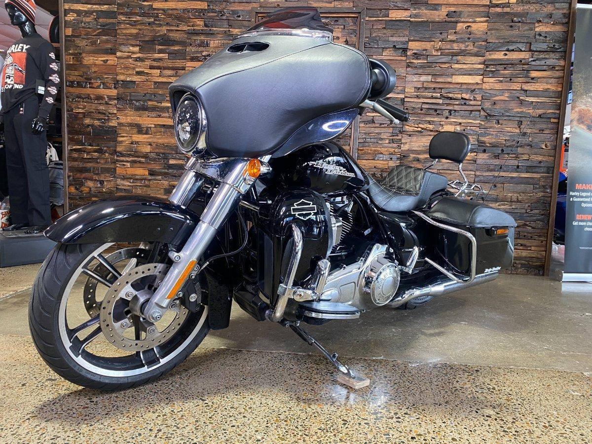2014 HARLEY-DAVIDSON FLHX STREET GLIDE CRUISER