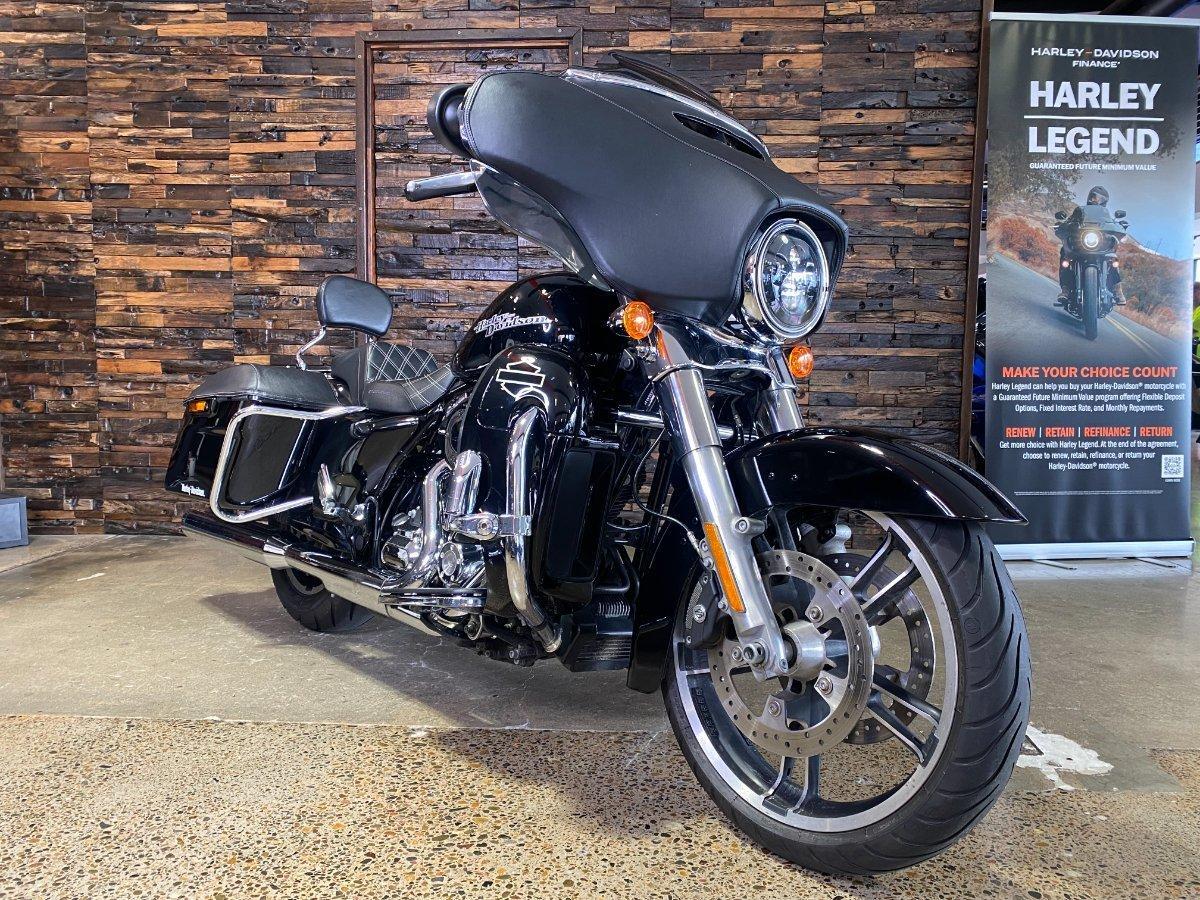 2014 HARLEY-DAVIDSON FLHX STREET GLIDE CRUISER
