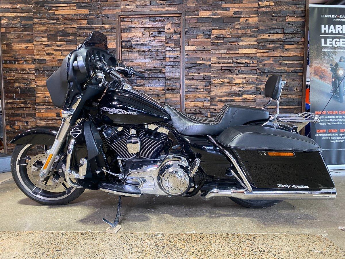 2014 HARLEY-DAVIDSON FLHX STREET GLIDE CRUISER