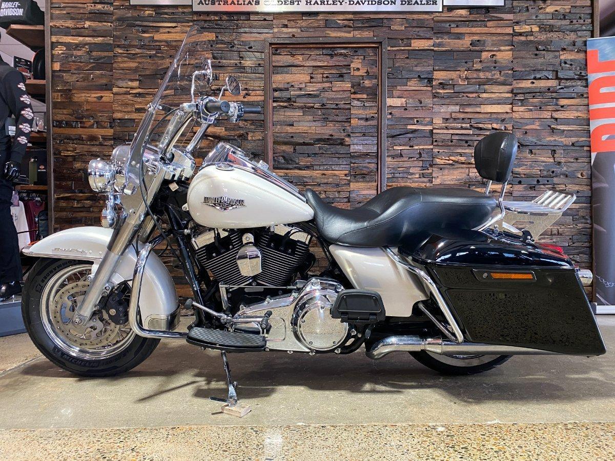 2015 HARLEY-DAVIDSON FLHRC ROAD KING CLASSIC CRUISER