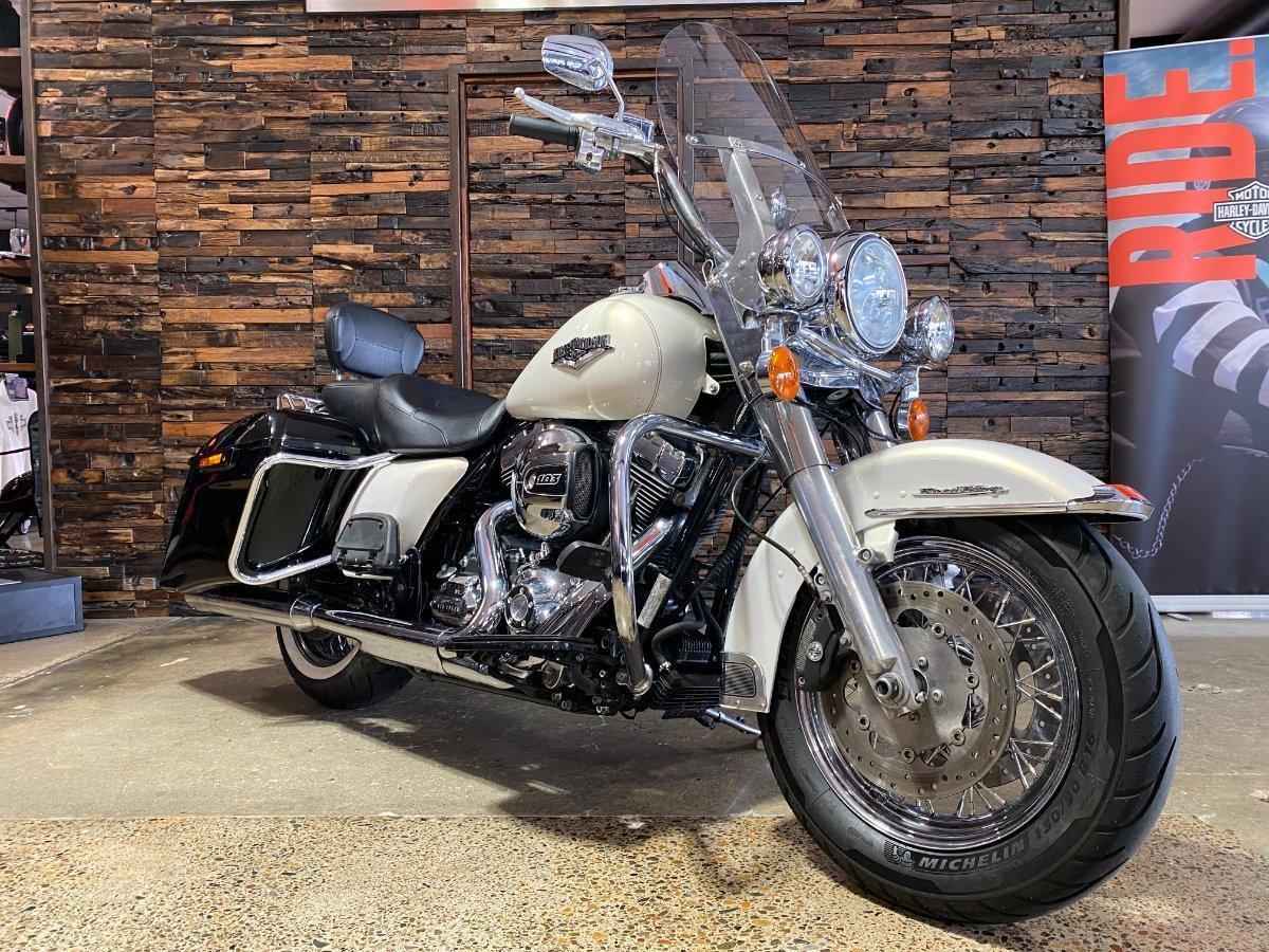 2015 HARLEY-DAVIDSON FLHRC ROAD KING CLASSIC CRUISER