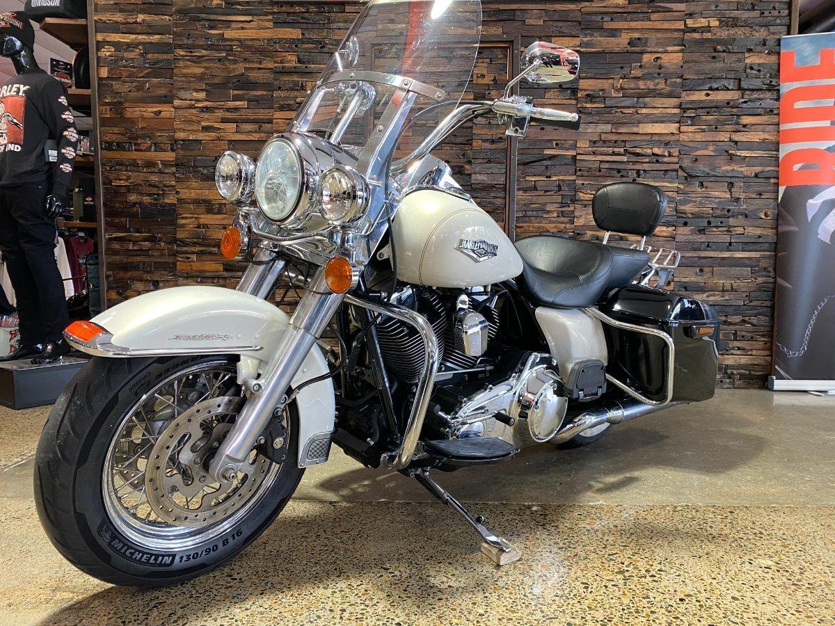 2015 HARLEY-DAVIDSON FLHRC ROAD KING CLASSIC CRUISER