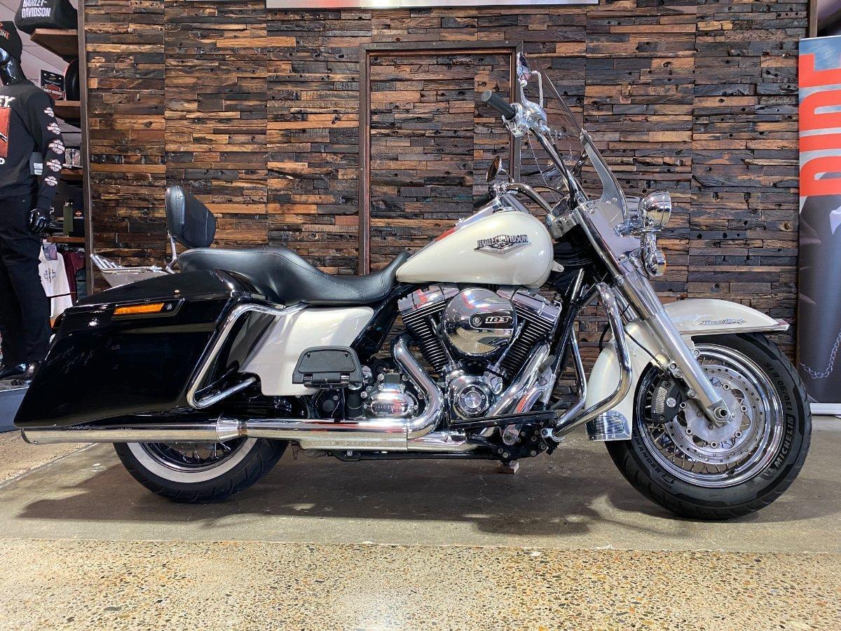 2015 HARLEY-DAVIDSON FLHRC ROAD KING CLASSIC CRUISER