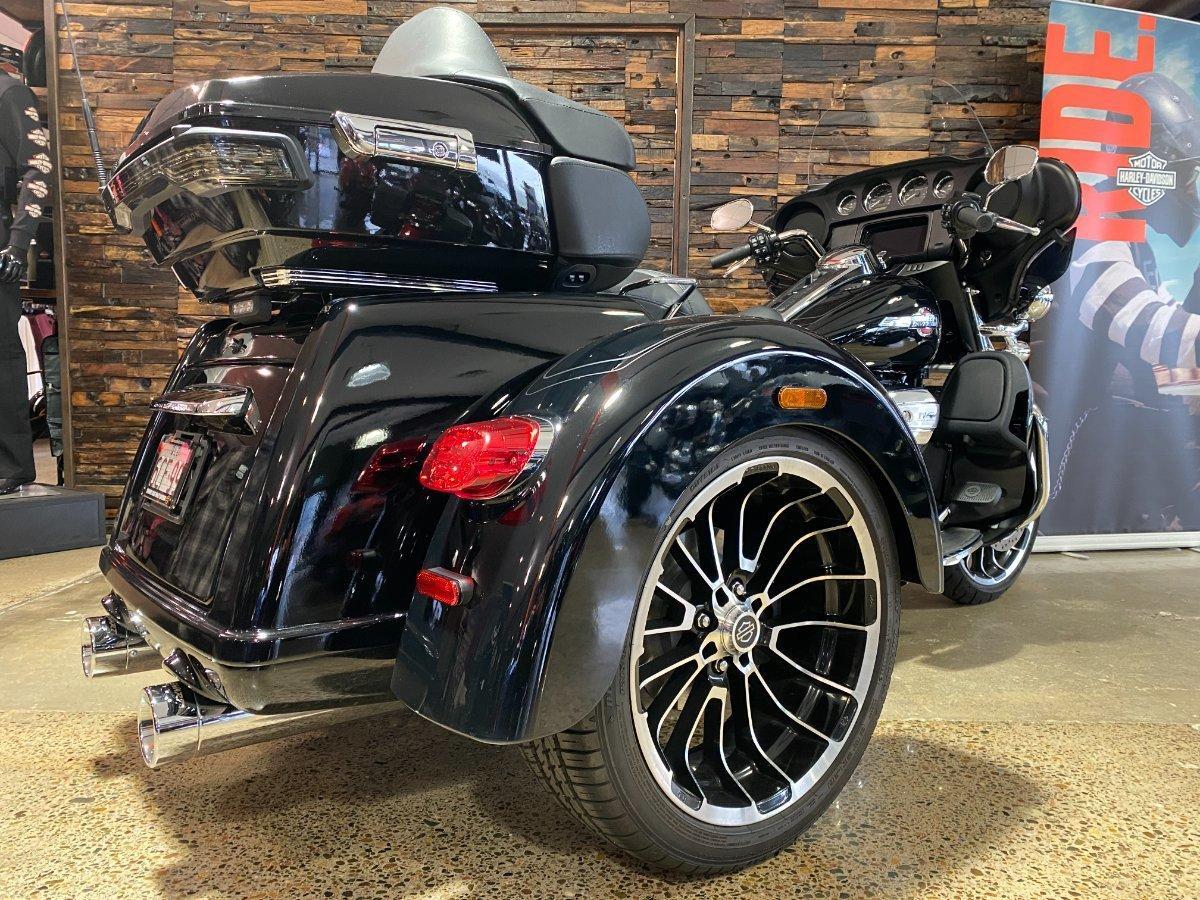 2025 HARLEY-DAVIDSON FLHTCUTG TRI GLIDE U/CLC 114 TRIKE