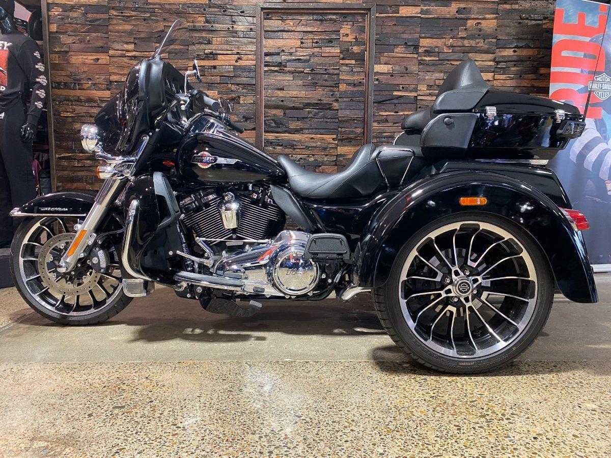 2025 HARLEY-DAVIDSON FLHTCUTG TRI GLIDE U/CLC 114 TRIKE