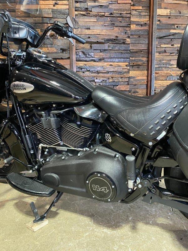 2022 HARLEY-DAVIDSON FLHCS HERITAGE CLASSIC 114 CRUISER