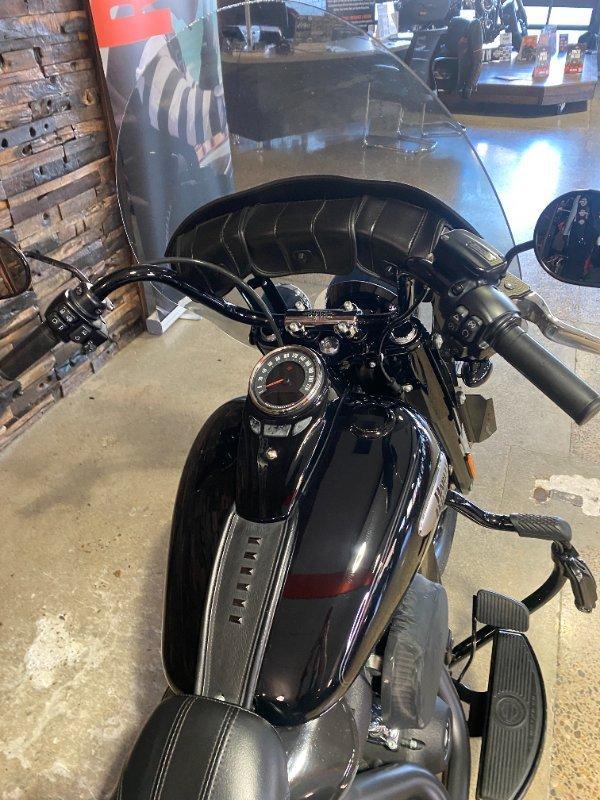2022 HARLEY-DAVIDSON FLHCS HERITAGE CLASSIC 114 CRUISER