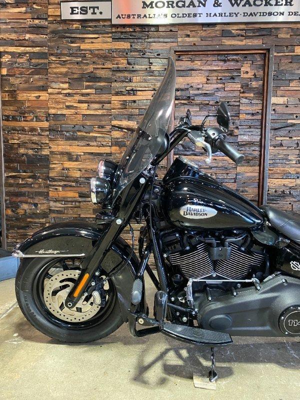 2022 HARLEY-DAVIDSON FLHCS HERITAGE CLASSIC 114 CRUISER