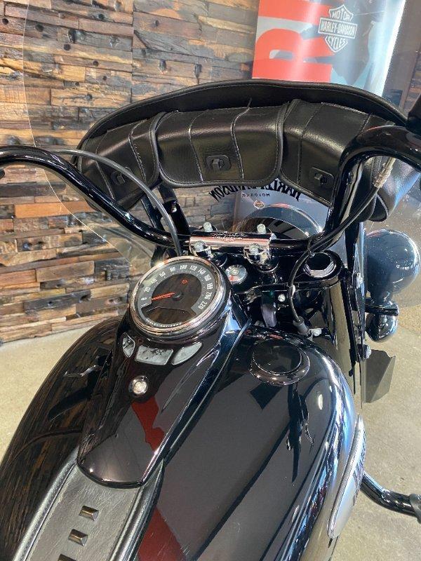 2022 HARLEY-DAVIDSON FLHCS HERITAGE CLASSIC 114 CRUISER