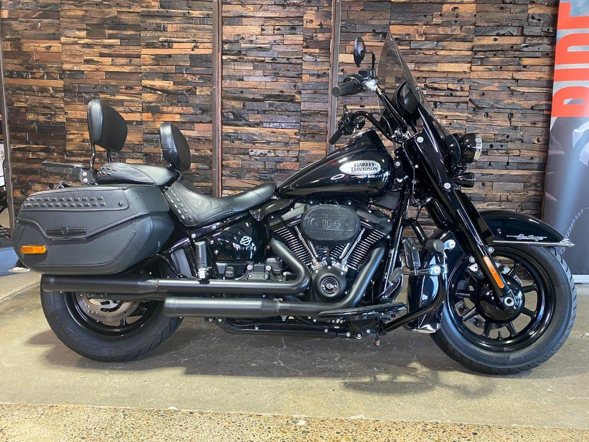 2022 HARLEY-DAVIDSON FLHCS HERITAGE CLASSIC 114 CRUISER