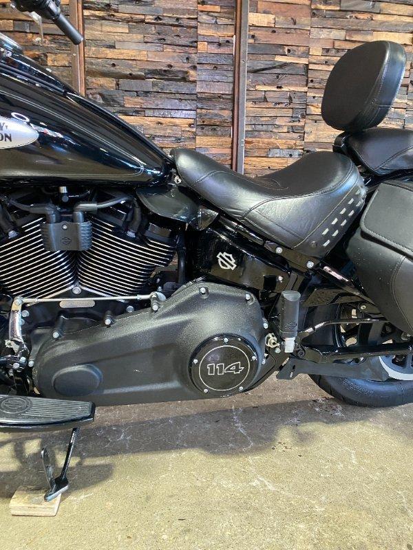 2022 HARLEY-DAVIDSON FLHCS HERITAGE CLASSIC 114 CRUISER