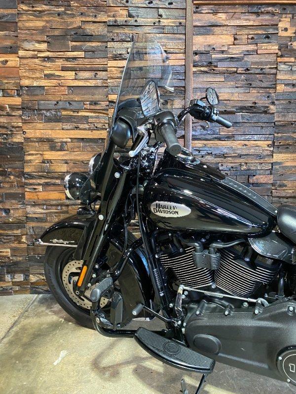 2022 HARLEY-DAVIDSON FLHCS HERITAGE CLASSIC 114 CRUISER