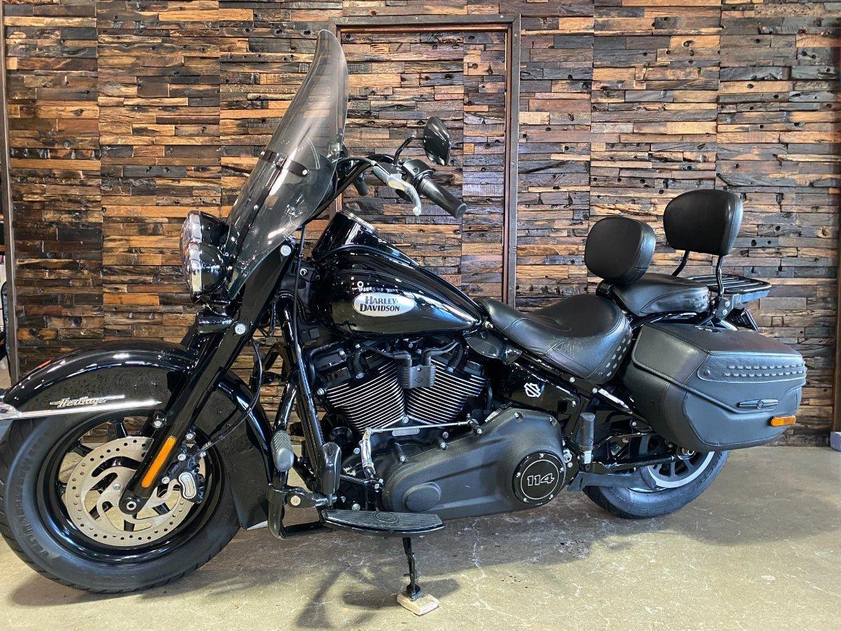 2022 HARLEY-DAVIDSON FLHCS HERITAGE CLASSIC 114 CRUISER
